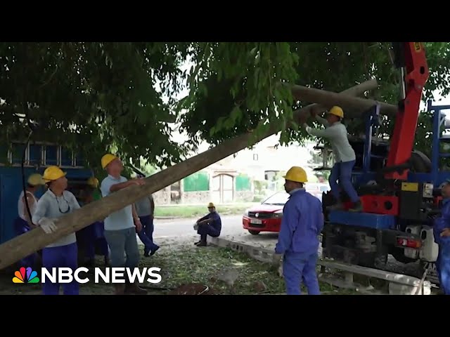 ⁣Cuba hit by 6.8 earthquake after weeks of storms and blackouts