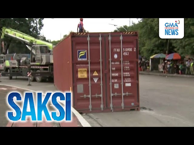 ⁣Nahulog na container mula sa isang trailer truck, humambalang sa Anda Circle | Saksi