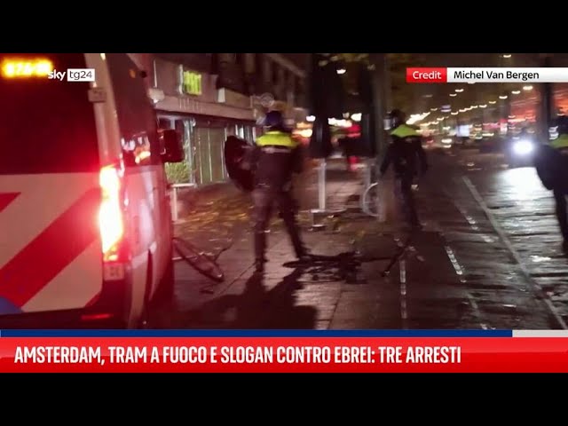 ⁣Amsterdam, tram a fuoco e slogan contro ebrei: tre arresti