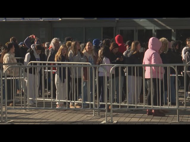 ⁣Taylor Swift merch goes on sale in Toronto