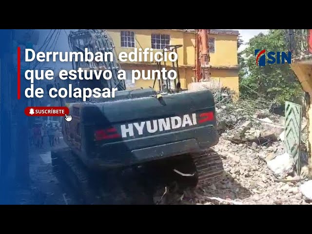 ⁣Autoridades derrumban edificio que estuvo a punto de colapsar