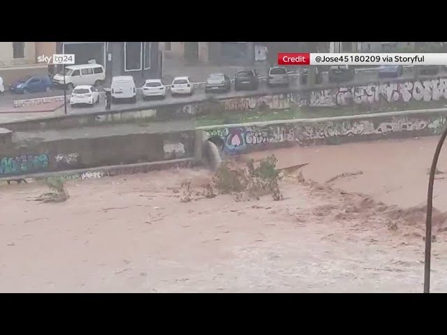 ⁣Alluvione a Malaga, si gonfia il fiume Guadalmedina