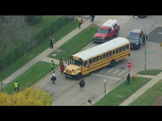 ⁣School bus with nearly 30 children on board collides with 2 vehicles in Elgin: police