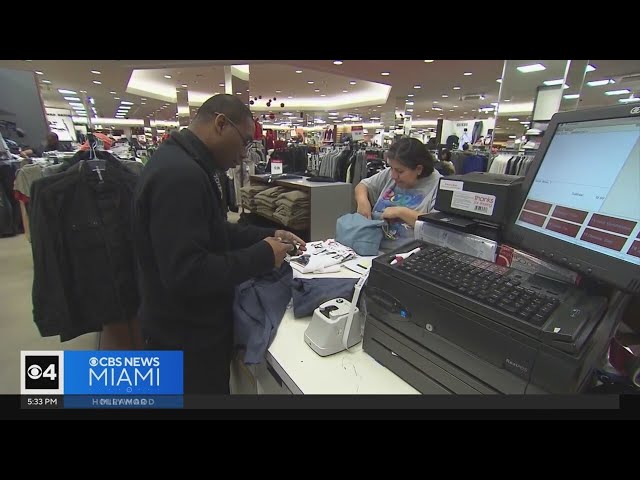 ⁣Florida officials warn shoppers about holiday scammers and thieves