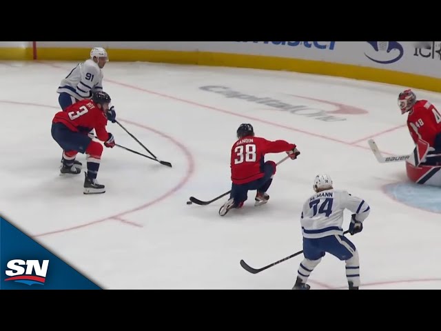 ⁣Maple Leafs' John Tavares Sets Up McMann With Tough Assist vs. Capitals