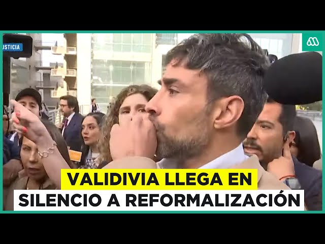 ⁣Jorge Valdivia llega en silencio a reformalización a Centro de Justicia