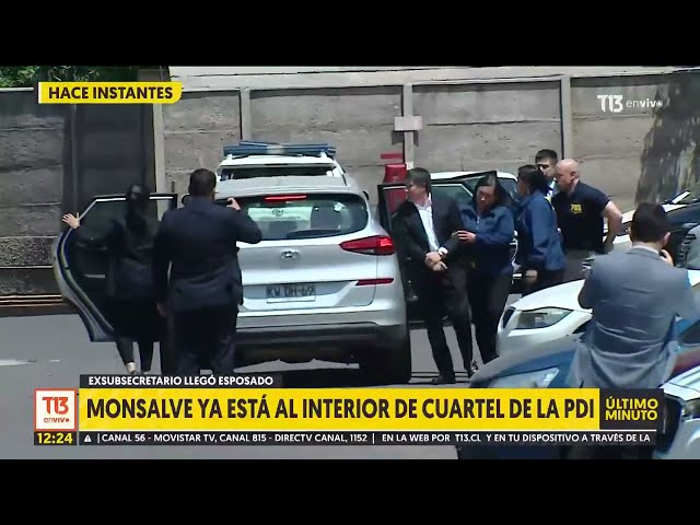 ⁣Así fue la llegada de Manuel Monsalve esposado a la Brigada de Delitos Sexuales