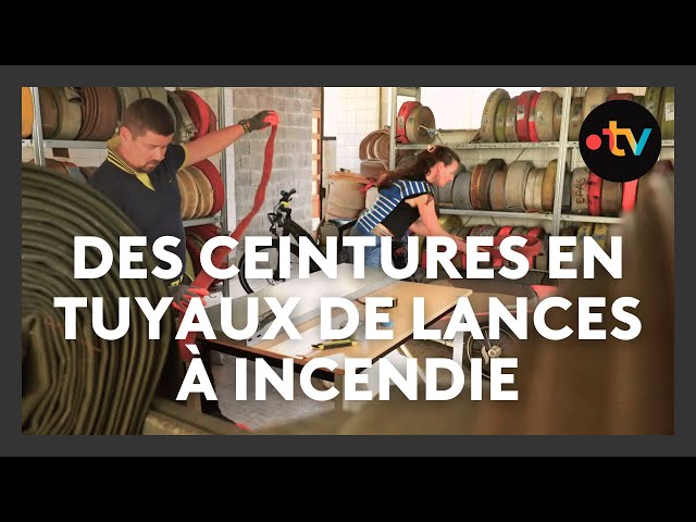 ⁣Ce pompier fabrique des ceintures avec d'anciennes lances à incendie