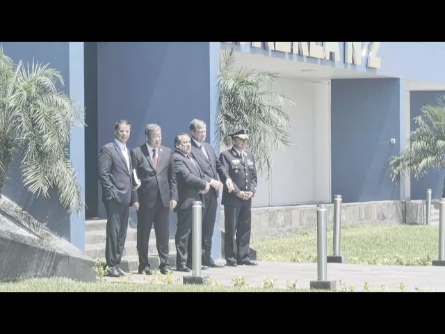 ⁣Peruvian prime minister waiting to greet President Xi Jinping upon arrival