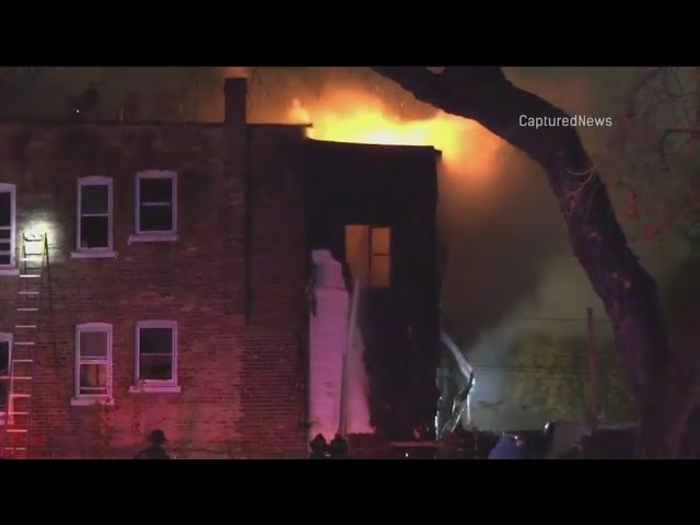 ⁣3 hospitalized after Chicago apartment fire