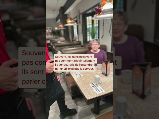 ⁣Un serveur apprend le cri pour mieux servir ses clients autochtones