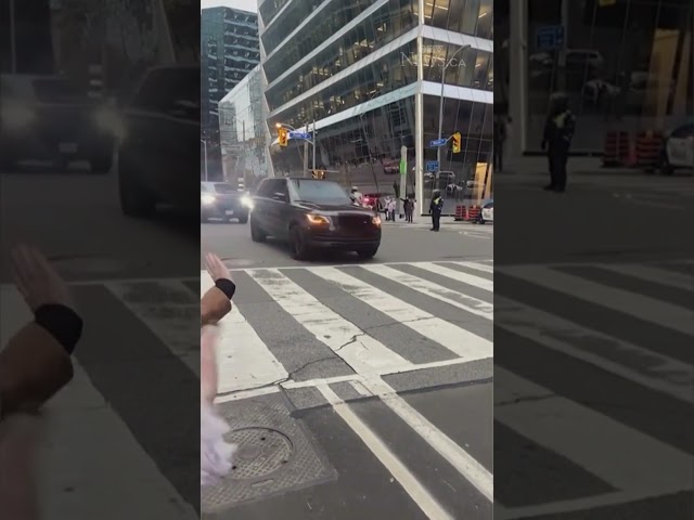 ⁣Taylor Swift's motorcade arrives in Toronto #TaylorSwift #ErasTour #ErasTourToronto #Toronto