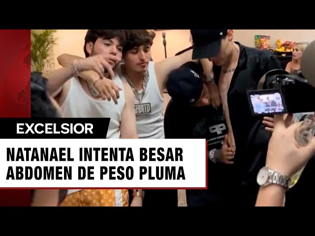 ⁣Natanael Cano intenta besar abdomen de Peso Pluma; internautas reaccionan