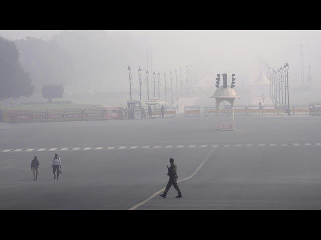 ⁣India's capital shuts all schools as air pollution turns 'severe'