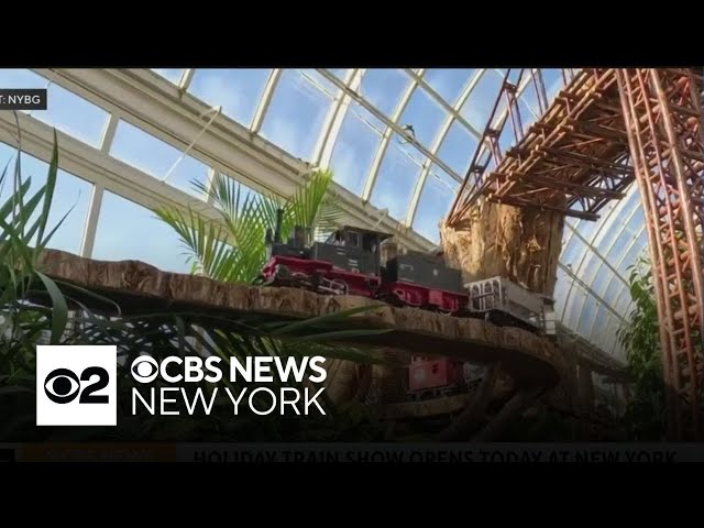 ⁣Holiday Train Show opens at New York Botanical Garden