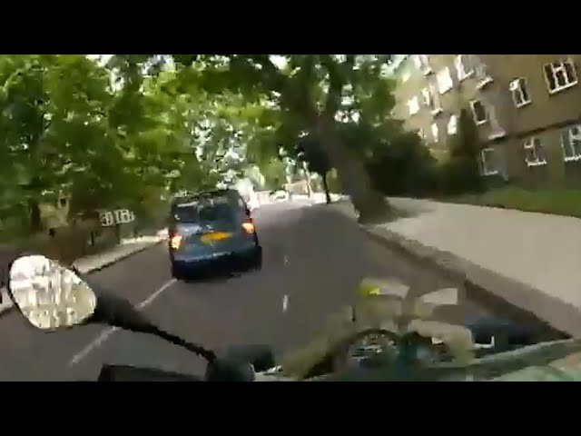 ⁣Suspect knocks U.K. police officer off motorcycle with allegedly stolen vehicle during chase