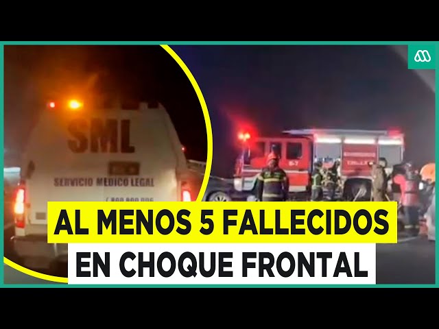 ⁣Fatal accidente en carretera: Al menos cinco fallecidos tras impacto de frente entre dos autos