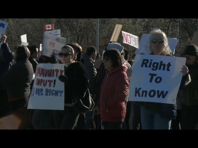 ⁣Protests held over Ottawa's plan to house asylum seekers