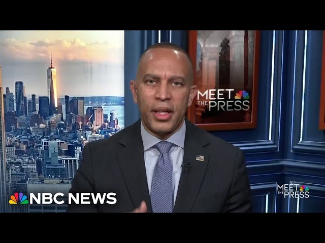 ⁣Hakeem Jeffries says Nancy Pelosi has not undermined his leadership in the House