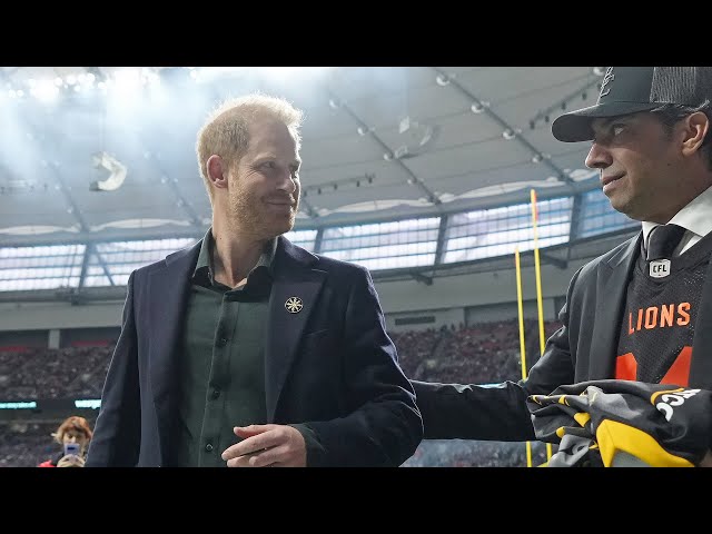 ⁣Prince Harry makes surprise appearance at 111th Grey Cup in Vancouver