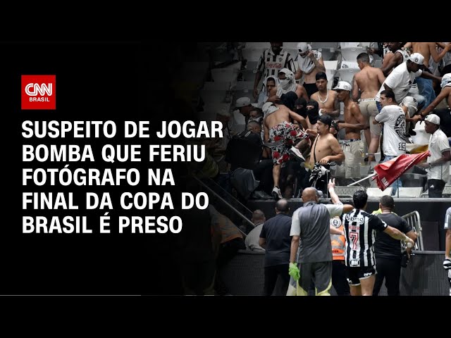 ⁣Suspeito de jogar bomba que feriu fotógrafo na final da Copa do Brasil é preso | CNN NOVO DIA