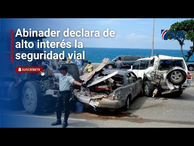 ⁣Abinader declara de alto interés la seguridad vial