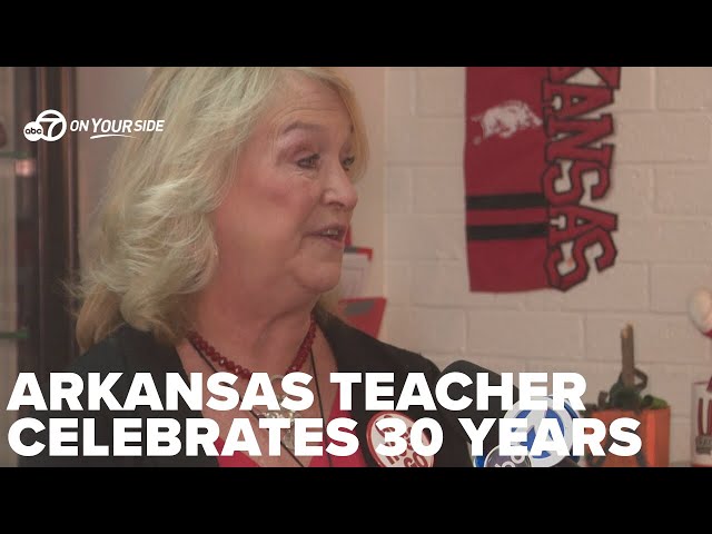 ⁣Former Razorback cheerleader celebrates 30 years of teaching third graders