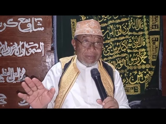 ⁣Dars de Oustath ISMAEL HAMIDOU KASSIM à la grande mosquée de Mbeni