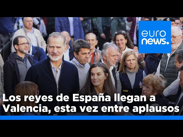 ⁣Los reyes de España llegan a Valencia, esta vez entre aplausos y peticiones de ayuda