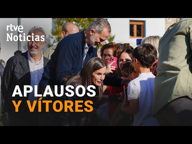 ⁣DANA: Caluroso RECIBIMIENTO a los REYES en CHIVA y UTIEL y gritos de "DIMISIÓN" a MAZÓN | 