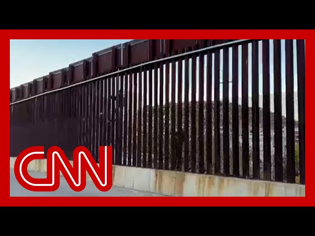 ⁣CNN cameras capture migrants attempting to scale southern border fence