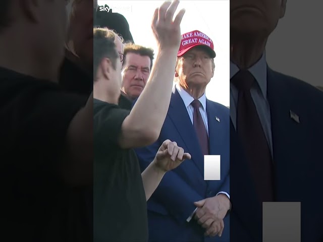 ⁣Trump watches SpaceX Starship launch