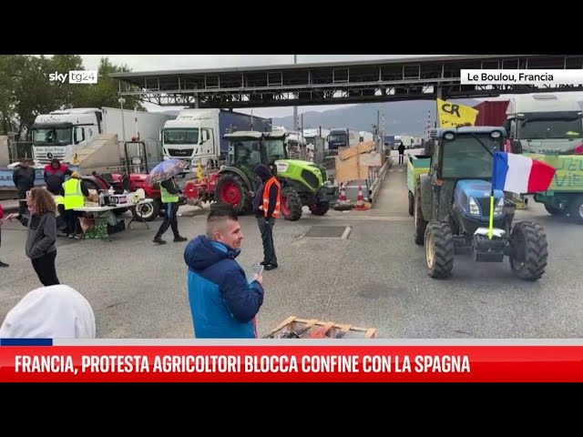 ⁣Francia, protesta agricoltori blocca confine con la Spagna