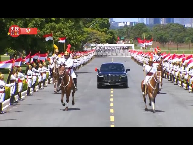 ⁣President Xi Jinping arrives at the Brazilian Presidential Palace, escorted by cavalry regiment