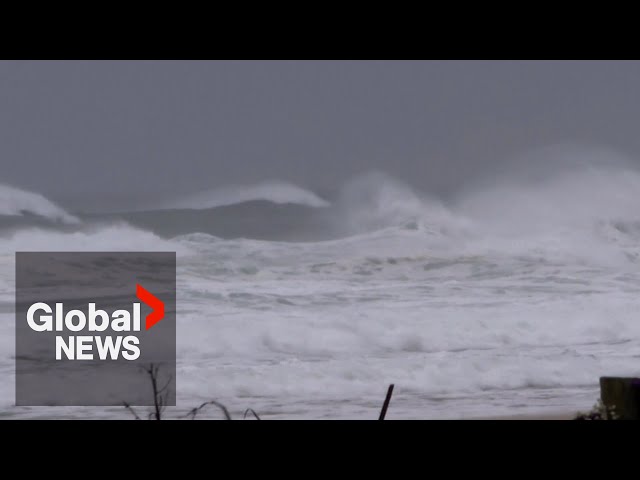 ⁣Bomb cyclone: At least 1 dead as storm pounds US Pacific Northwest