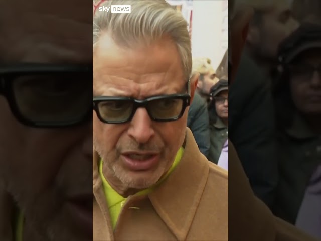 Jeff Goldblum surprises commuters in London