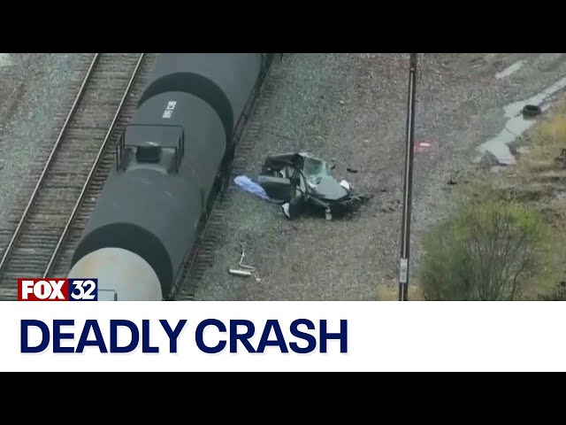 ⁣3 dead after crash involving vehicle, freight train in Chicago suburb