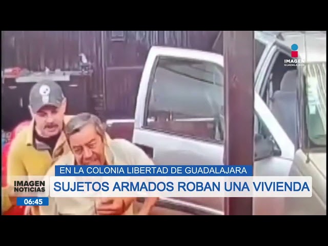 ⁣Captan a sujetos armados robando una vivienda | Noticias GDL con Ricardo Camarena