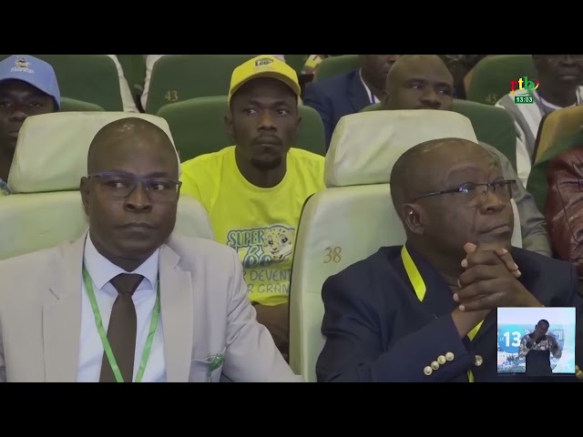 ⁣A Bobo-dioulasso, des hommes d'affaires participent à la semaine de l'industrie burkinabè.