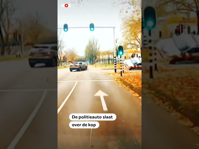 ⁣Auto rijdt politie aan