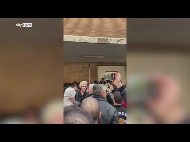 ⁣Roma, centinaia di giovani protestano alla Sapienza