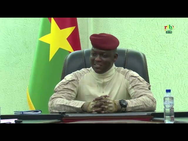 ⁣Les représentants des enfants des 13 régions du Burkina ont été reçus par le président du Faso.