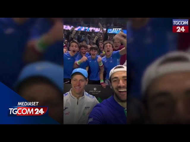 ⁣Berrettini e Sinner esultano insieme ai tifosi