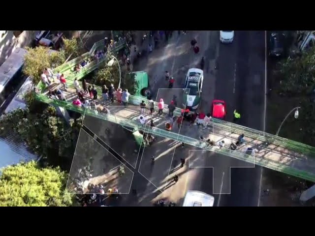 ⁣Así se Ve Desde el Aire Volcadura de Camión de Transporte Público en la México-Cuernavaca