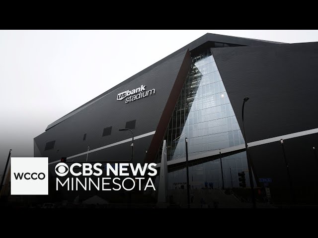 ⁣Fans flock to downtown Minneapolis for Prep Bowl