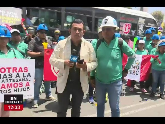 ⁣Mineros artesanales acampan en plena avenida Abancay