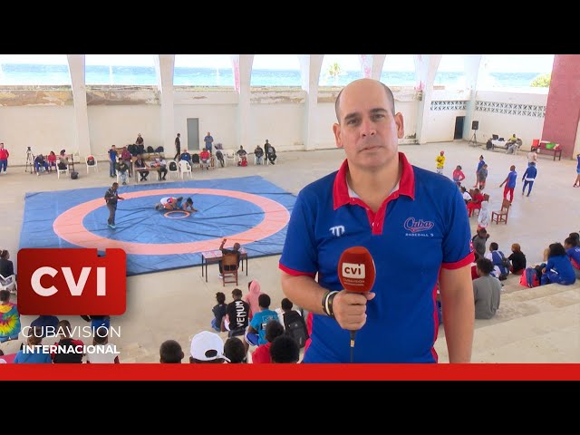 ⁣Realizan tope de control de la preselección cubana de lucha femenina en el parque Martí de La Habana