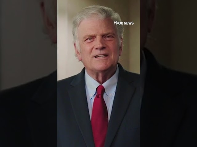 ⁣Franklin Graham shares Christmas message at All-American Christmas Tree Lighting