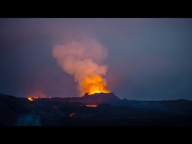 ⁣Live: Volcano eruption continues in southwest Iceland