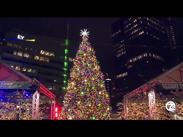 ⁣Thousands celebrate the holidays and Detroit at 21st annual Light up the Season